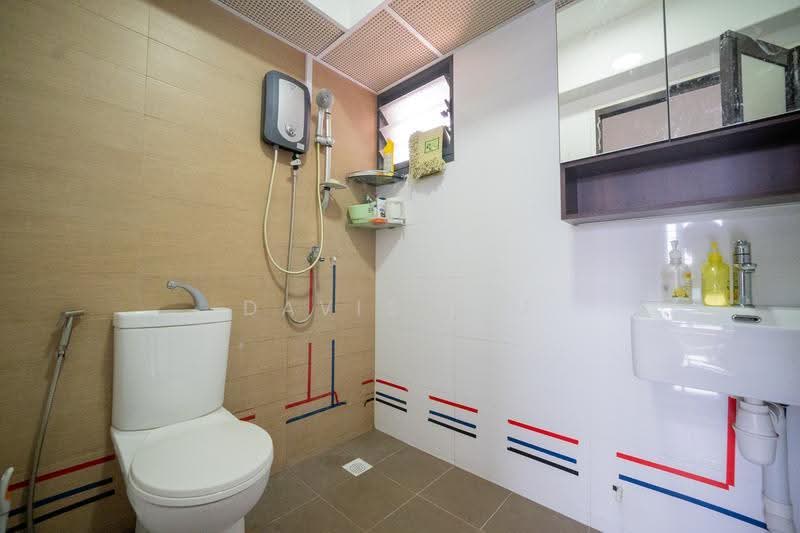 445B Clementi Avenue 3, 445B Clementi Avenue 3, Buona Vista / West Coast / Clementi New Town, 3 Bedrooms, 1,001 sqft, HDB Flat For Sale, by Davis Lim, 500272881 - Bathroom - PropertyGuru.com.sg