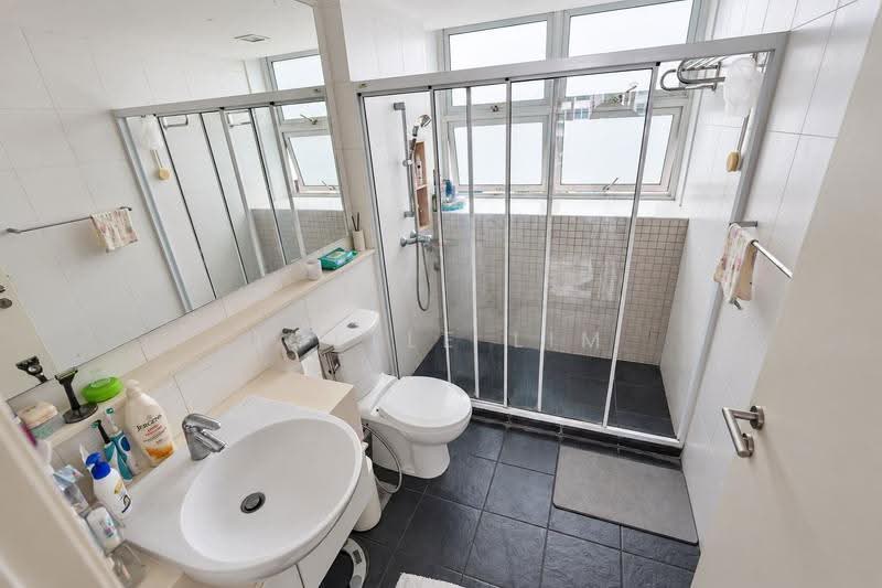The Esparis, 7 Pasir Ris Drive 4, Pasir Ris / Tampines, 3 Bedrooms, 1,292 sqft, Condominium For Sale, by Joelle Lim, 500272884 - Bathroom - PropertyGuru.com.sg