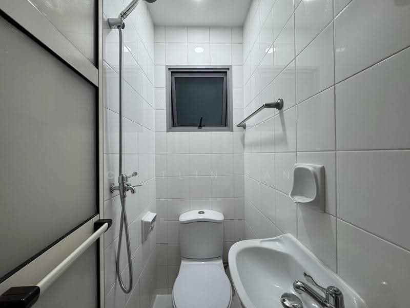 Bishan Loft, 31 Bishan Street 11, Ang Mo Kio / Bishan / Thomson, 4 Bedrooms, 1,464 sqft, Condominium For Rent, by Caitlin Tan, 500272885 - Separate Helper's Bathroom - PropertyGuru.com.sg