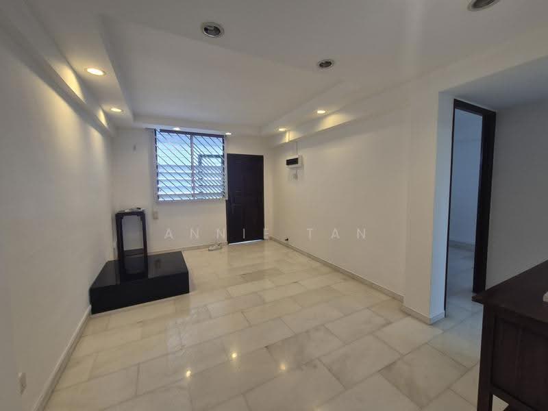 18 Taman Ho Swee, 18 Taman Ho Swee, Alexandra / Commonwealth, 2 Bedrooms, 581 sqft, HDB Flat For Sale, by Annie Tan, 500272888 - Living Room - PropertyGuru.com.sg