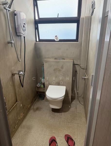 Kembangan MRT, shophouse Level 2, up to 8 pax worker, Eunos / Geylang / Paya Lebar, 1,100 sqft, Shop / Shophouse For Rent, by Cheryne Hoo, 500272892 - Bathroom - CommercialGuru.com.sg