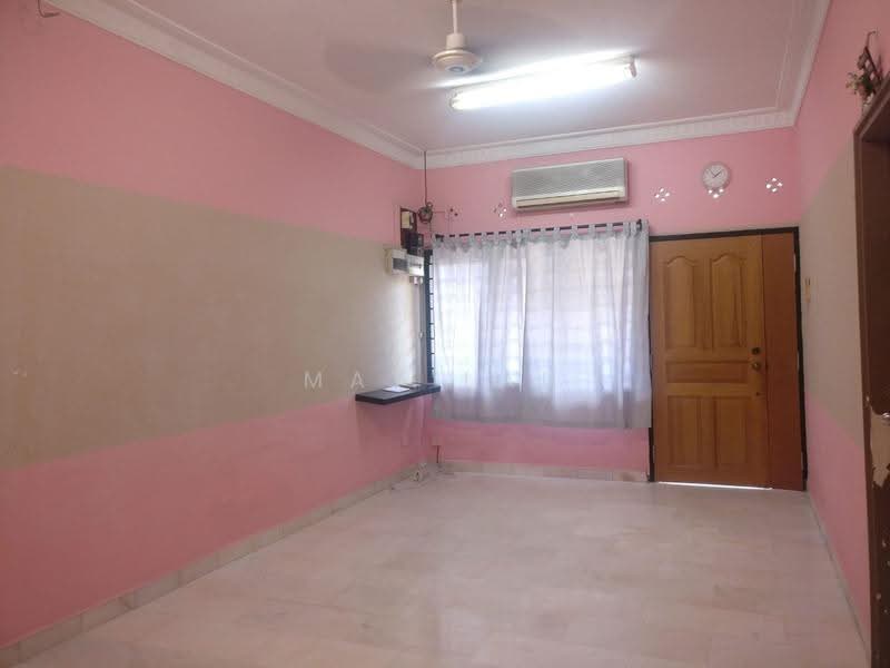 How Sun, Hougang / Punggol / Sengkang, 2 Bedrooms, 786 sqft, Corner Terrace For Sale, by May Lau, 500272911 - Living Room - PropertyGuru.com.sg
