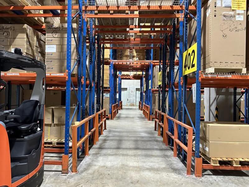 Ground | MRT | 9.2m Clear w/Racks @ Jurong, Boon Lay / Jurong / Tuas, 12,000 sqft, Warehouse For Rent, by Ryan Chau, 500272912 - Interior - CommercialGuru.com.sg
