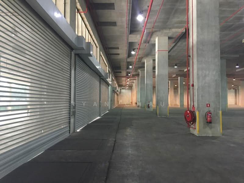 Ground | 8m Clear | 14 Bays @ Jurong East, Jurong East, Boon Lay / Jurong / Tuas, 100,000 sqft, Warehouse For Rent, by Ryan Chau, 500272914 - Car Park - CommercialGuru.com.sg
