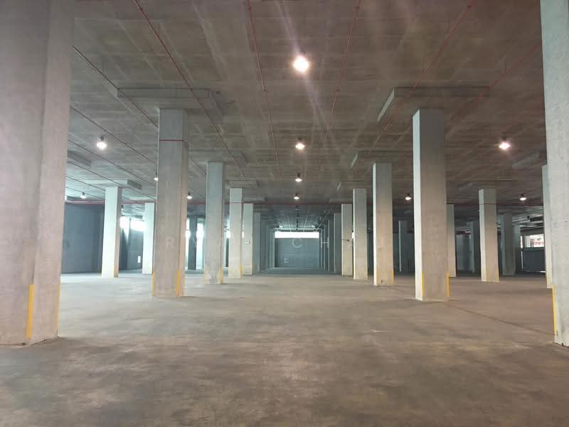 Ground | 8m Clear | 14 Bays @ Jurong East, Jurong East, Boon Lay / Jurong / Tuas, 100,000 sqft, Warehouse For Rent, by Ryan Chau, 500272914 - Car Park - CommercialGuru.com.sg
