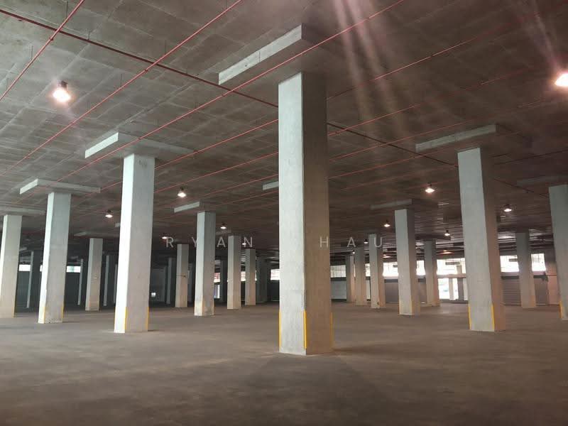 Ground | 8m Clear | 14 Bays @ Jurong East, Jurong East, Boon Lay / Jurong / Tuas, 100,000 sqft, Warehouse For Rent, by Ryan Chau, 500272914 - Car Park - CommercialGuru.com.sg