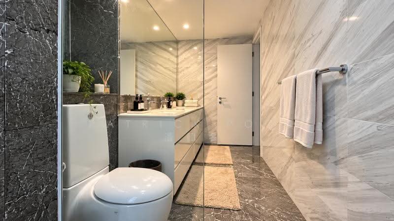Sky @ Eleven, 7 Thomson Lane, Newton / Novena, 4 Bedrooms, 2,713 sqft, Condominium For Sale, by Patrick Poon 潘德名, 500272917 - Bathroom - PropertyGuru.com.sg