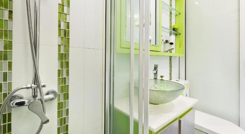 142 Mackenzie Road, 142 Mackenzie Road, Orchard / River Valley, Studio, 300 sqft, Apartment For Rent, by James Chui, 500272919 - Bathroom - PropertyGuru.com.sg