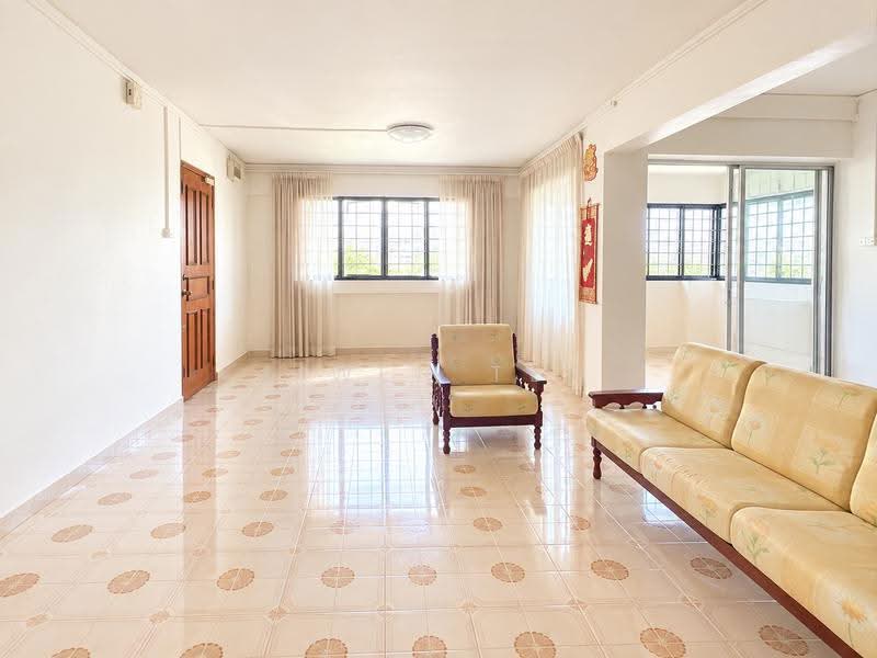 401 Jurong West Street 42, 401 Jurong West Street 42, Boon Lay / Jurong / Tuas, 3 Bedrooms, 1,464 sqft, HDB Flat For Sale, by Liwen Teo, 500272923 - Living Room - PropertyGuru.com.sg