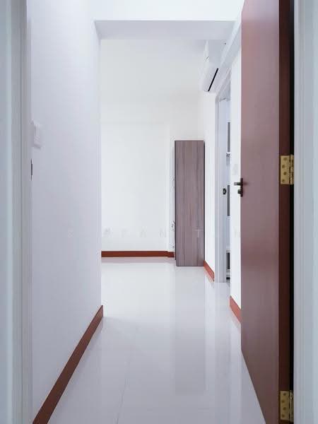 217C Sumang Walk, 217C Sumang Walk, Hougang / Punggol / Sengkang, 3 Bedrooms, 990 sqft, HDB Flat For Rent, by Stefan Tan, 500272929 - Corridor - PropertyGuru.com.sg