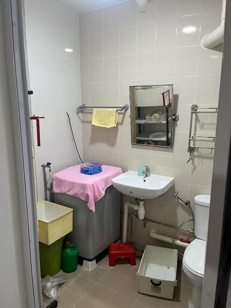 230 Pending Road, 230 Pending Road, Dairy Farm / Bukit Panjang / Choa Chu Kang, 2 Bedrooms, 785 sqft, HDB Flat For Sale, by K B Keng, 500272945 - Bathroom - PropertyGuru.com.sg