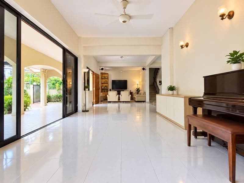 Jalan Pernama | Jalan Bena | Upper Changi Road North, Changi Airport / Changi Village, 4 Bedrooms, 2,800 sqft, Semi-Detached House For Sale, by Jayden Yew, 500272951 - Living Room - PropertyGuru.com.sg