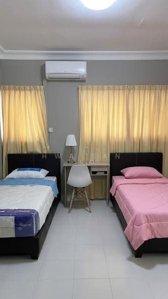 Ridgewood Condominium, 1 Ridgewood Close, Tanglin / Holland / Bukit Timah, Room Rental, 207 sqft, Condominium For Rent, by Hwa San TIO, 500272954 - Bedroom - common - PropertyGuru.com.sg