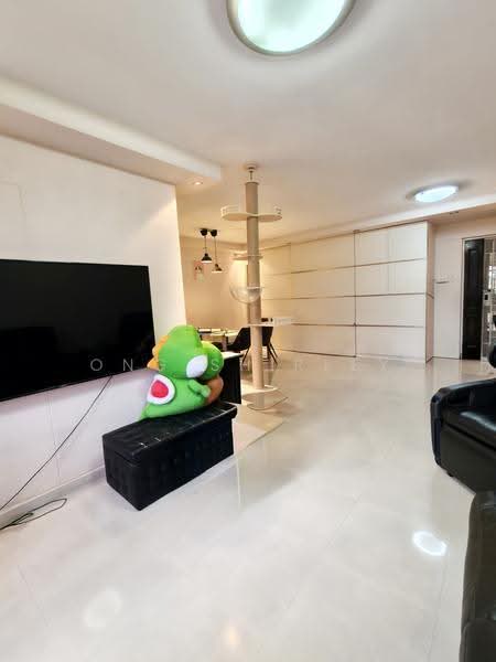 980B Buangkok Crescent, 980B Buangkok Crescent, Hougang / Punggol / Sengkang, 3 Bedrooms, 1,184 sqft, HDB Flat For Sale, by Ong Shirley, 500272957 - Living Room - PropertyGuru.com.sg