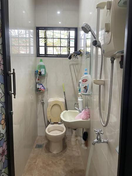 Elite Terrace, East Coast / Marine Parade, Room Rental, 150 sqft, Terraced House For Rent, by Oscar Ong, 500272962 - Bathroom - PropertyGuru.com.sg