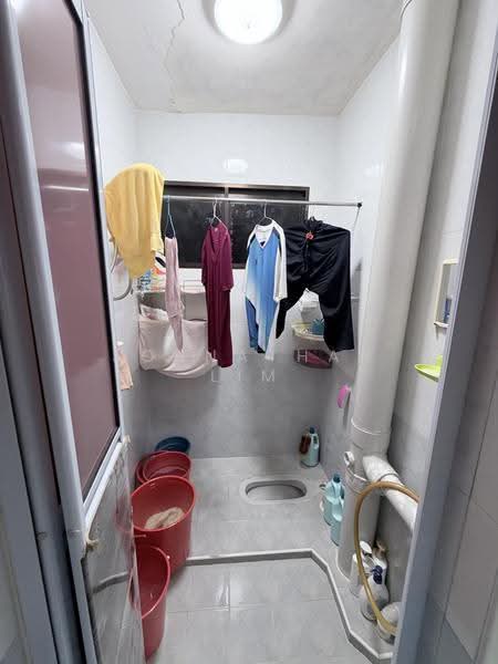 530 Bedok North Street 3, 530 Bedok North Street 3, Bedok / Upper East Coast, 2 Bedrooms, 732 sqft, HDB Flat For Sale, by Johnathan Lim, 500272986 - Bathroom - PropertyGuru.com.sg