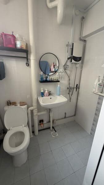 217 Petir Road, 217 Petir Road, Dairy Farm / Bukit Panjang / Choa Chu Kang, 3 Bedrooms, 904 sqft, HDB Flat For Sale, by Patrick Ong, 500272993 - Bathroom - PropertyGuru.com.sg