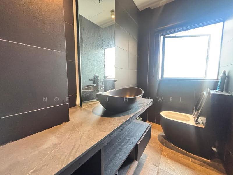 Tradehub 21, 18 Boon Lay Way, Boon Lay / Jurong / Tuas, 1,593 sqft, Light Industrial (B1) For Rent, by Noel Yu Hanwei, 500273009 - Bathroom - CommercialGuru.com.sg