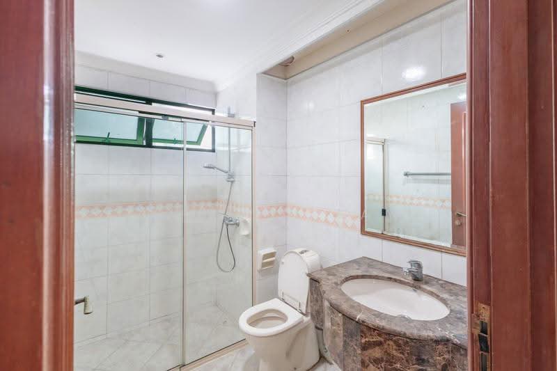 The Aberdeen, 2 Jalan Taman, Balestier / Toa Payoh, 4 Bedrooms, 1,495 sqft, Condominium For Sale, by Paullyn Tay, 500273016 - Bathroom - PropertyGuru.com.sg
