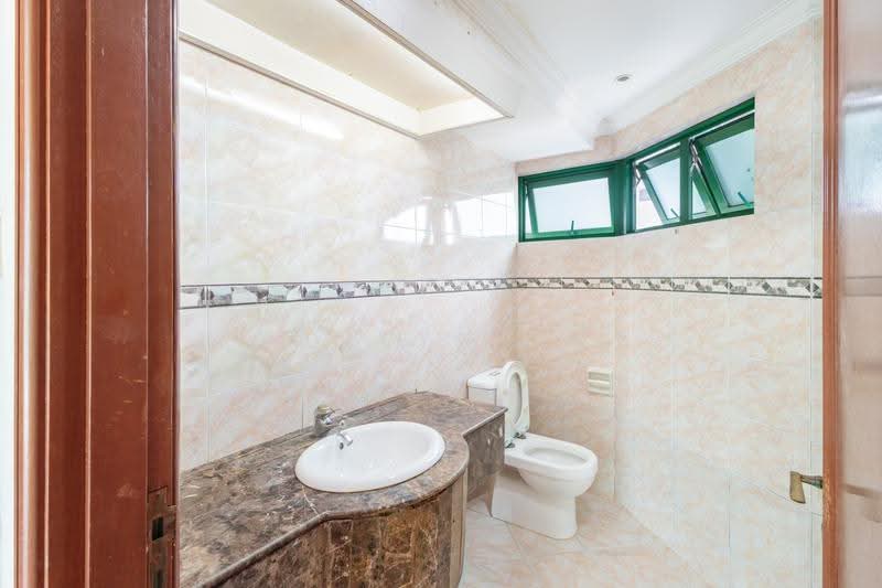 The Aberdeen, 2 Jalan Taman, Balestier / Toa Payoh, 4 Bedrooms, 1,495 sqft, Condominium For Sale, by Paullyn Tay, 500273016 - Bathroom - PropertyGuru.com.sg