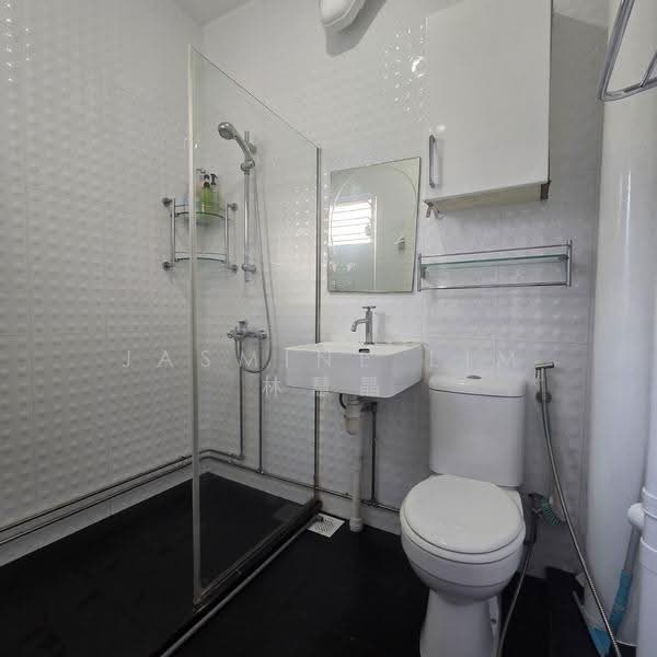 783 Yishun Ring Road, 783 Yishun Ring Road, Sembawang / Yishun, 2 Bedrooms, 797 sqft, HDB Flat For Sale, by Jasmine Lim 林慧晶, 500273057 - Master Bath - PropertyGuru.com.sg