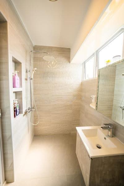 401 Tampines Street 41, 401 Tampines Street 41, Pasir Ris / Tampines, 3 Bedrooms, 1,324 sqft, HDB Flat For Sale, by Muhammad Gani Abdul Rahim, 500273078 - Common Bathroom - PropertyGuru.com.sg