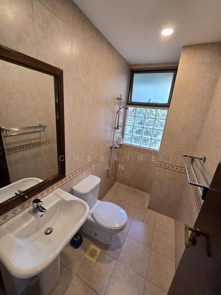 Maple Woods, 993 Bukit Timah Road, Clementi Park / Upper Bukit Timah, 3 Bedrooms, 1,335 sqft, Condominium For Rent, by Cheraine Tan, 500273080 - Bathroom - PropertyGuru.com.sg
