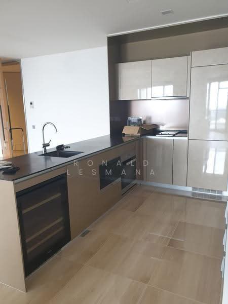 DUO Residences, 1 Fraser Street, Beach Road / Bugis / Rochor, 3 Bedrooms, 1,722 sqft, Apartment For Sale, by Ronald Lesmana, 500273081 - Dry Kitchen - PropertyGuru.com.sg