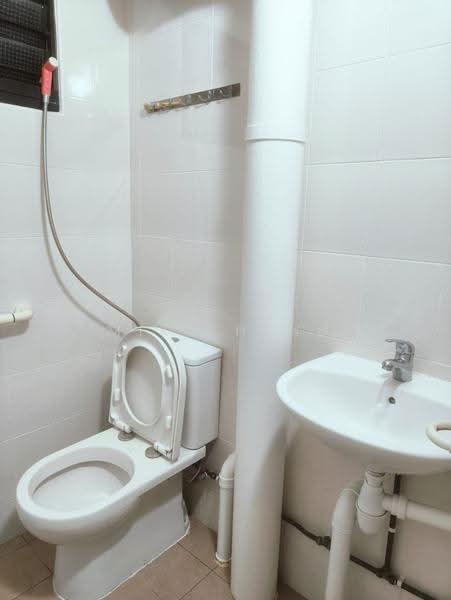 247 Tampines Street 21, 247 Tampines Street 21, Pasir Ris / Tampines, 3 Bedrooms, 1,050 sqft, HDB Flat For Rent, by Mike Heng, 500273087 - Common Bathroom - PropertyGuru.com.sg
