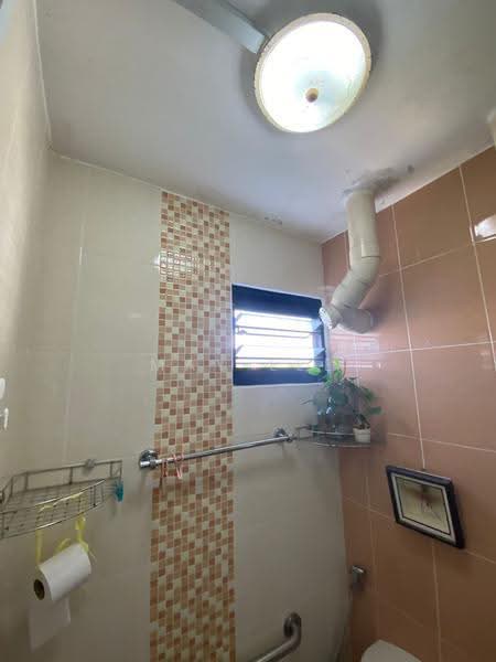 69 Bedok South Avenue 3, 69 Bedok South Avenue 3, Bedok / Upper East Coast, Room Rental, 200 sqft, HDB Flat For Rent, by May Lee, 500273090 - Bathroom - PropertyGuru.com.sg