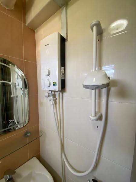 69 Bedok South Avenue 3, 69 Bedok South Avenue 3, Bedok / Upper East Coast, Room Rental, 200 sqft, HDB Flat For Rent, by May Lee, 500273090 - Bathroom - PropertyGuru.com.sg