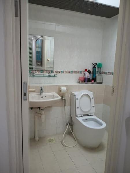 383 Bukit Batok West Avenue 5, 383 Bukit Batok West Avenue 5, Dairy Farm / Bukit Panjang / Choa Chu Kang, Room Rental, 100 sqft, HDB Flat For Rent, by Alex Teoh, 500273097 - Bathroom - PropertyGuru.com.sg