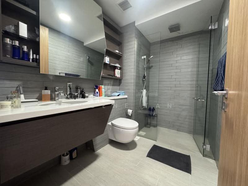 Cairnhill 16, 16 Cairnhill Rise, Orchard / River Valley, 2 Bedrooms, 775 sqft, Condominium For Sale, by Eugene Tan, 500273143 - Bathroom - PropertyGuru.com.sg