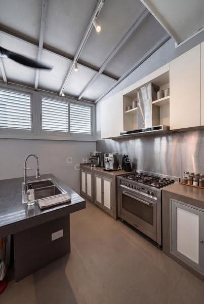 Everitt Road Inter-Terrace Move-In Ready For Sale, East Coast / Marine Parade, 5 Bedrooms, 1,764 sqft, Terraced House For Sale, by Ching Chia, 500273145 - Kitchen - PropertyGuru.com.sg
