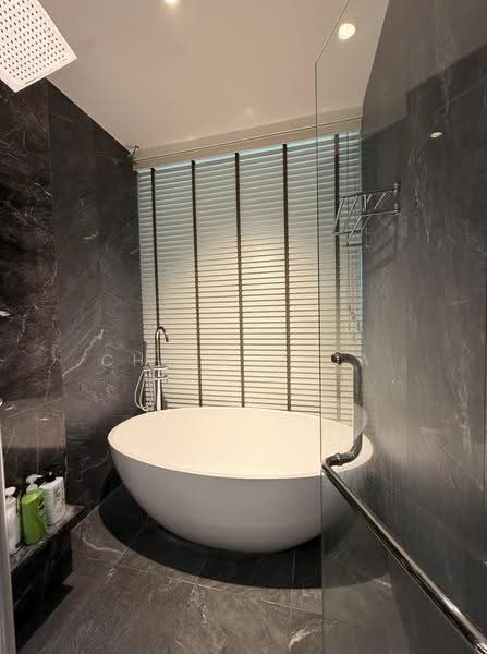 Everitt Road Inter-Terrace Move-In Ready For Sale, East Coast / Marine Parade, 5 Bedrooms, 1,764 sqft, Terraced House For Sale, by Ching Chia, 500273145 - Bathroom - PropertyGuru.com.sg
