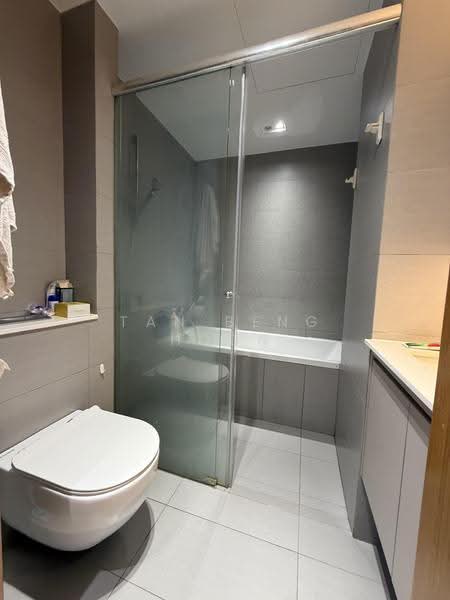 The Beverly, 45 Toh Tuck Road, Clementi Park / Upper Bukit Timah, 3 Bedrooms, 2,712 sqft, Condominium For Rent, by Tan Beng Hoon, 500273152 - Master Bathroom - PropertyGuru.com.sg