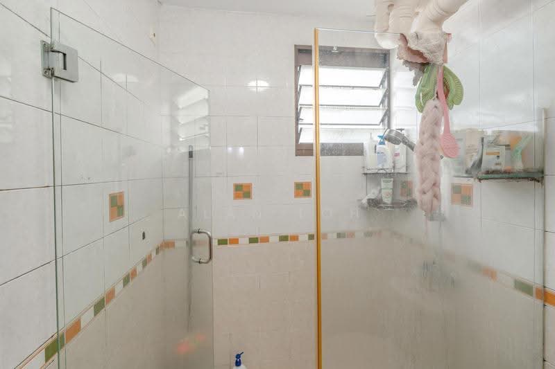 271B Jurong West Street 24, 271B Jurong West Street 24, Boon Lay / Jurong / Tuas, 3 Bedrooms, 1,022 sqft, HDB Flat For Sale, by Alan Loh, 500273154 - Bathroom - PropertyGuru.com.sg