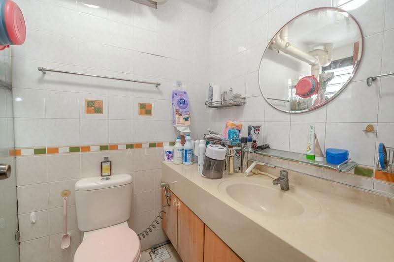 271B Jurong West Street 24, 271B Jurong West Street 24, Boon Lay / Jurong / Tuas, 3 Bedrooms, 1,022 sqft, HDB Flat For Sale, by Alan Loh, 500273154 - Bathroom - PropertyGuru.com.sg