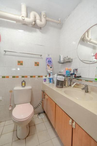 271B Jurong West Street 24, 271B Jurong West Street 24, Boon Lay / Jurong / Tuas, 3 Bedrooms, 1,022 sqft, HDB Flat For Sale, by Alan Loh, 500273154 - Bathroom - PropertyGuru.com.sg