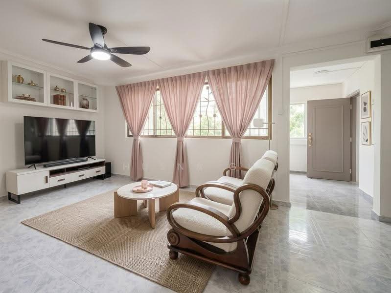 323 Bukit Batok Street 33, 323 Bukit Batok Street 33, Dairy Farm / Bukit Panjang / Choa Chu Kang, 3 Bedrooms, 958 sqft, HDB Flat For Sale, by Husna Gh, 500273156 - Living Room - PropertyGuru.com.sg