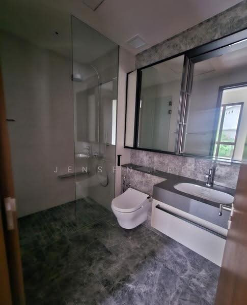 Parksuites, 18 Holland Grove Road, Tanglin / Holland / Bukit Timah, 1 Bedroom, 592 sqft, Condominium For Sale, by Jensen Lee, 500273161 - Bathroom - PropertyGuru.com.sg