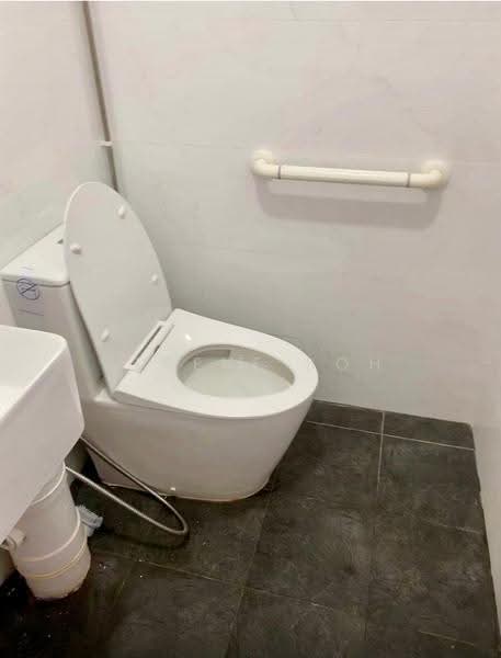 870 Tampines Street 83, 870 Tampines Street 83, Pasir Ris / Tampines, 3 Bedrooms, 1,109 sqft, HDB Flat For Sale, by Serene Soh, 500273163 - Bathroom - PropertyGuru.com.sg