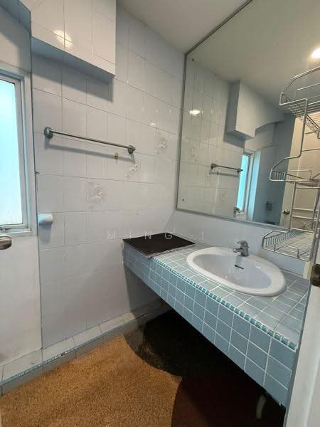 Lengkong Satu! 4,500sqft! 3 Stry Semi-D! Unblocked!, Kembangan / Lengkong Satu, Eunos / Geylang / Paya Lebar, 6 Bedrooms, 5,000 sqft, Semi-Detached House For Sale, by Ming !, 500273169 - Bathroom - PropertyGuru.com.sg