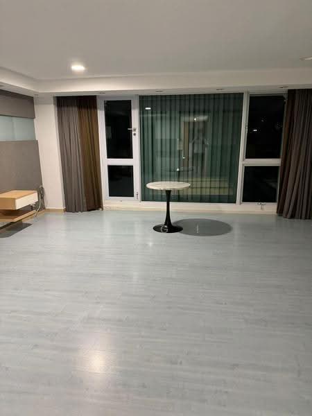 Lengkong Satu! 4,500sqft! 3 Stry Semi-D! Unblocked!, Kembangan / Lengkong Satu, Eunos / Geylang / Paya Lebar, 6 Bedrooms, 5,000 sqft, Semi-Detached House For Sale, by Ming !, 500273169 - Living Room - PropertyGuru.com.sg