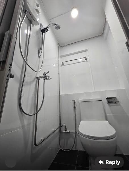 37 Jalan Rumah Tinggi, 37 Jalan Rumah Tinggi, Alexandra / Commonwealth, 4 Bedrooms, 570 sqft, HDB Flat For Rent, by Corin Tan, 500273179 - Bathroom - PropertyGuru.com.sg