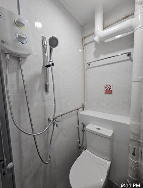 37 Jalan Rumah Tinggi, 37 Jalan Rumah Tinggi, Alexandra / Commonwealth, 4 Bedrooms, 570 sqft, HDB Flat For Rent, by Corin Tan, 500273179 - Bathroom - PropertyGuru.com.sg