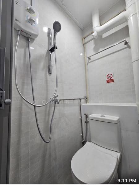 37 Jalan Rumah Tinggi, 37 Jalan Rumah Tinggi, Alexandra / Commonwealth, 4 Bedrooms, 570 sqft, HDB Flat For Rent, by Corin Tan, 500273179 - Bathroom - PropertyGuru.com.sg