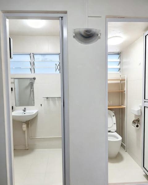 44 Telok Blangah Drive, 44 Telok Blangah Drive, Harbourfront / Telok Blangah, 2 Bedrooms, 700 sqft, HDB Flat For Sale, by Dennis Lim, 500273191 - Bathroom - PropertyGuru.com.sg