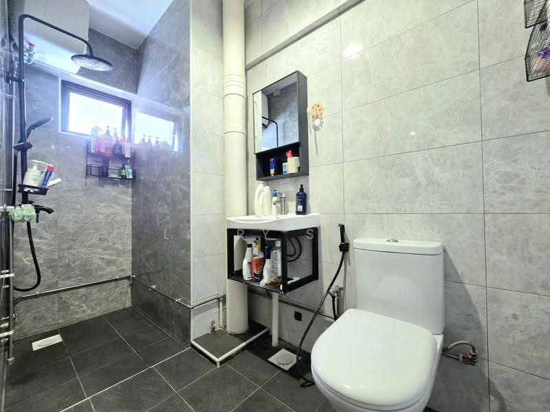 533 Hougang Avenue 6, 533 Hougang Avenue 6, Hougang / Punggol / Sengkang, Room Rental, 150 sqft, HDB Flat For Rent, by Larry Sng, 500273221 - Bathroom - PropertyGuru.com.sg