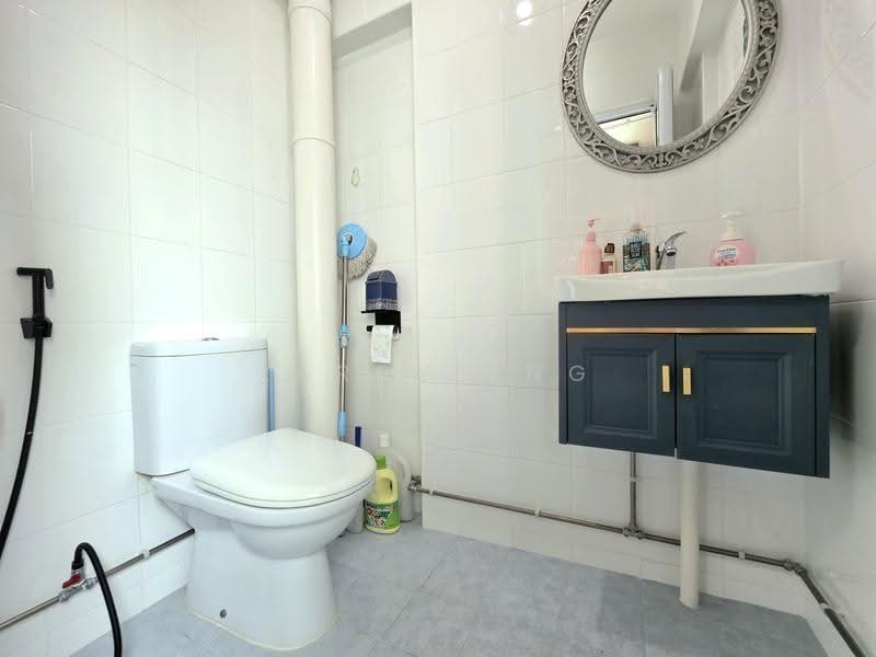 533 Hougang Avenue 6, 533 Hougang Avenue 6, Hougang / Punggol / Sengkang, Room Rental, 150 sqft, HDB Flat For Rent, by Larry Sng, 500273221 - Bathroom - PropertyGuru.com.sg